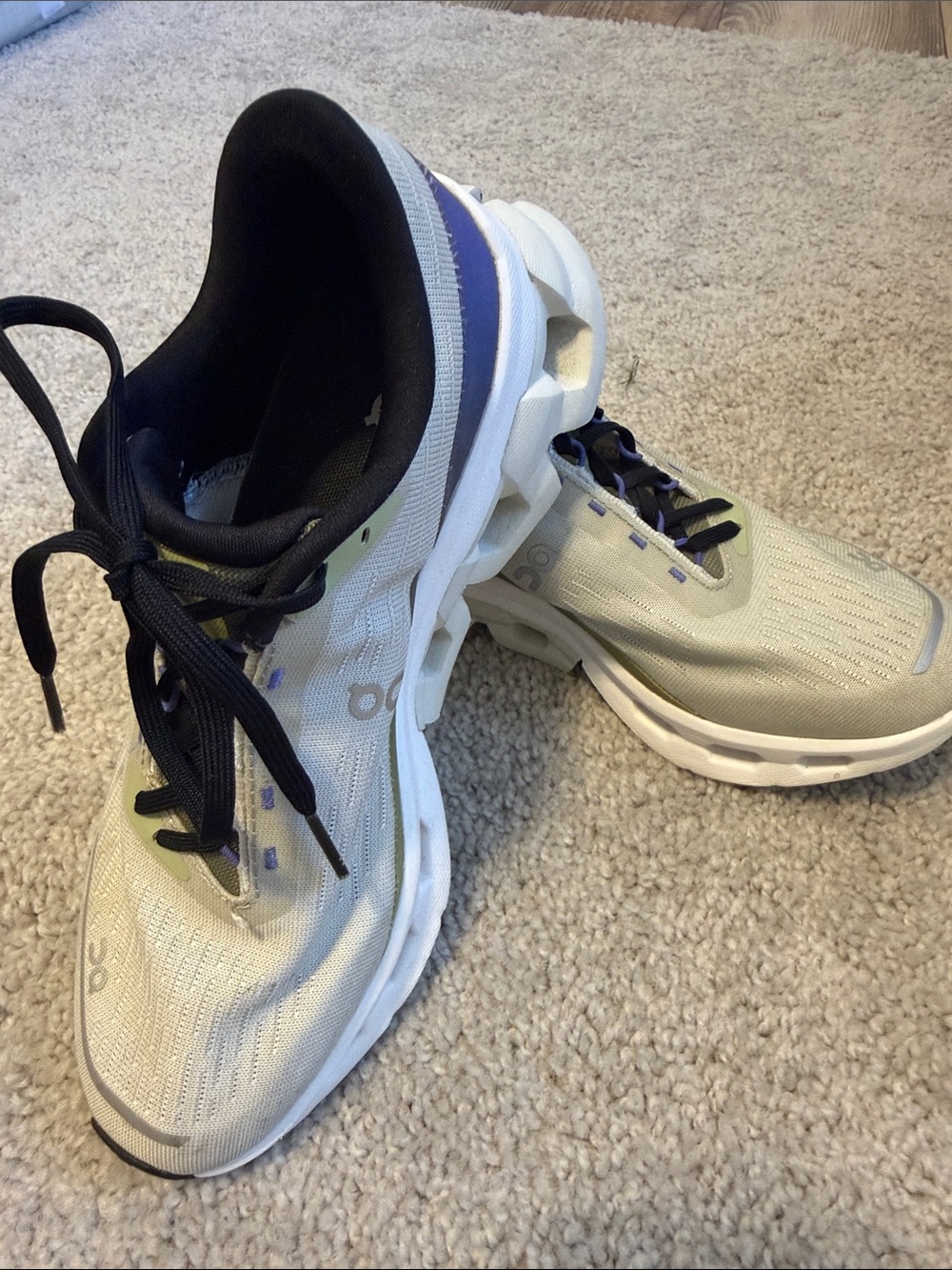 ON Cloud Cloudspark running shoes, excellent condition Women’s size 8